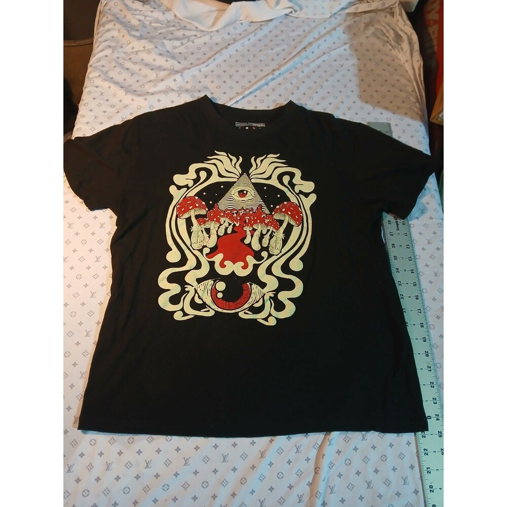BROOKLYN VERTICAL-Men's T-Shirt Size Large - Mushrooms All Seeing Eye Trippy